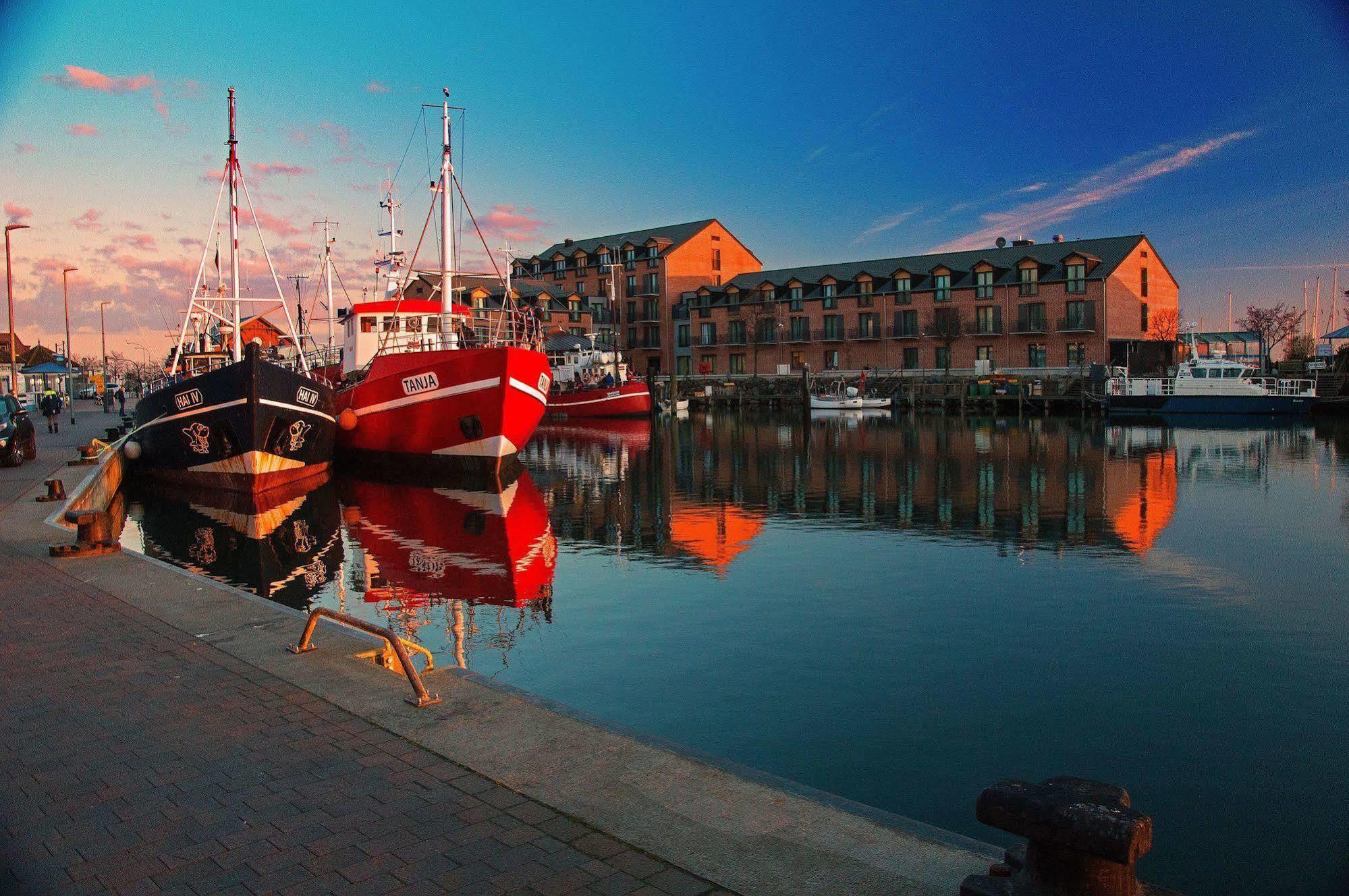 Hafenhotel Meereszeiten Heiligenhafen Esterno foto