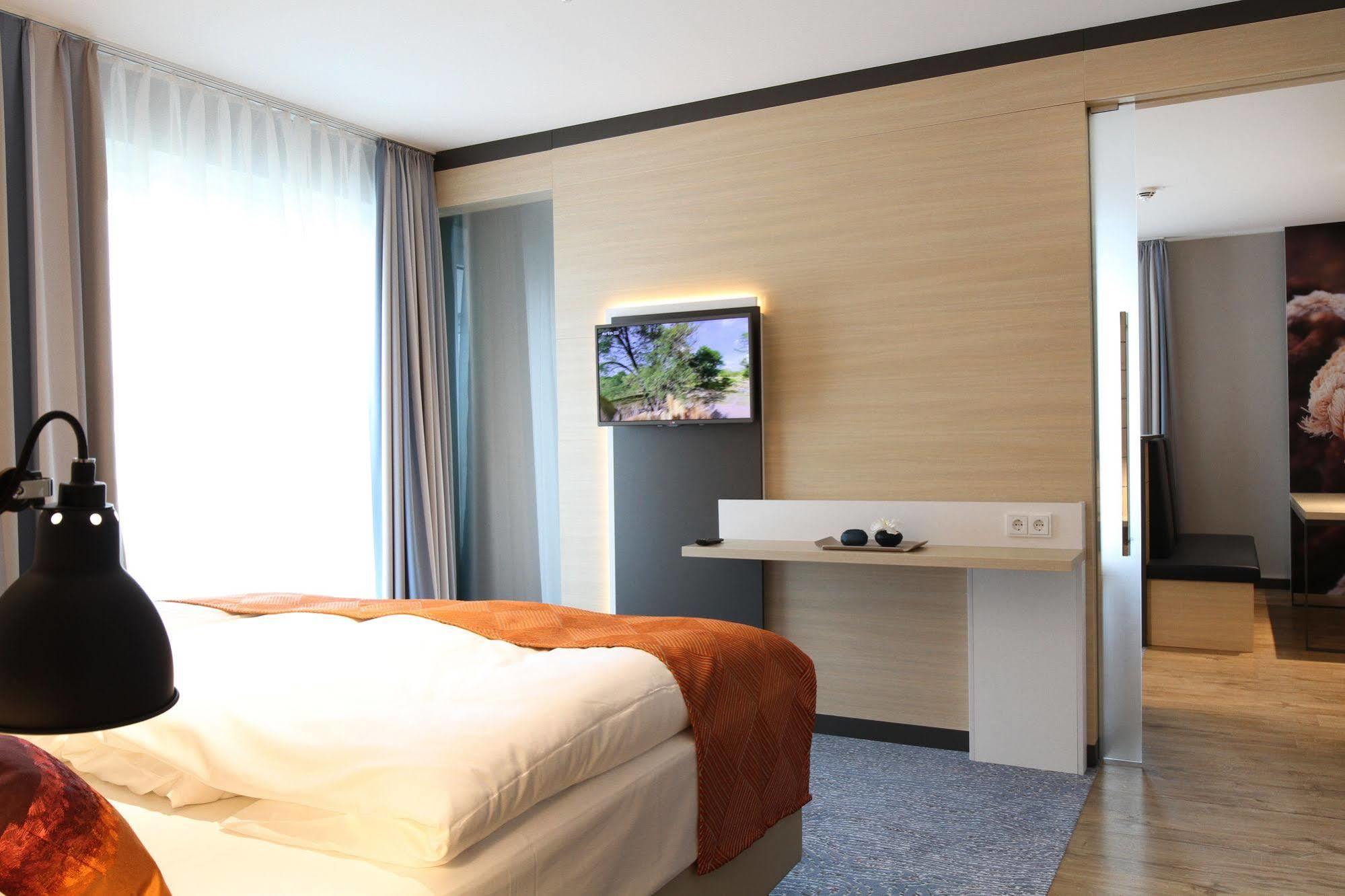 Hafenhotel Meereszeiten Heiligenhafen Esterno foto